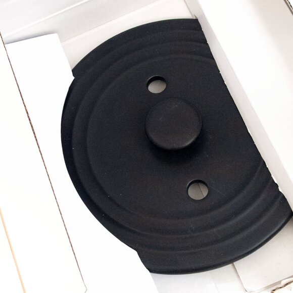 LE CREUSET 6.5 Inch 16.5cm Cocotte Inner Lid - Black Stoneware - Prevents Spills - Picture 4 of 6